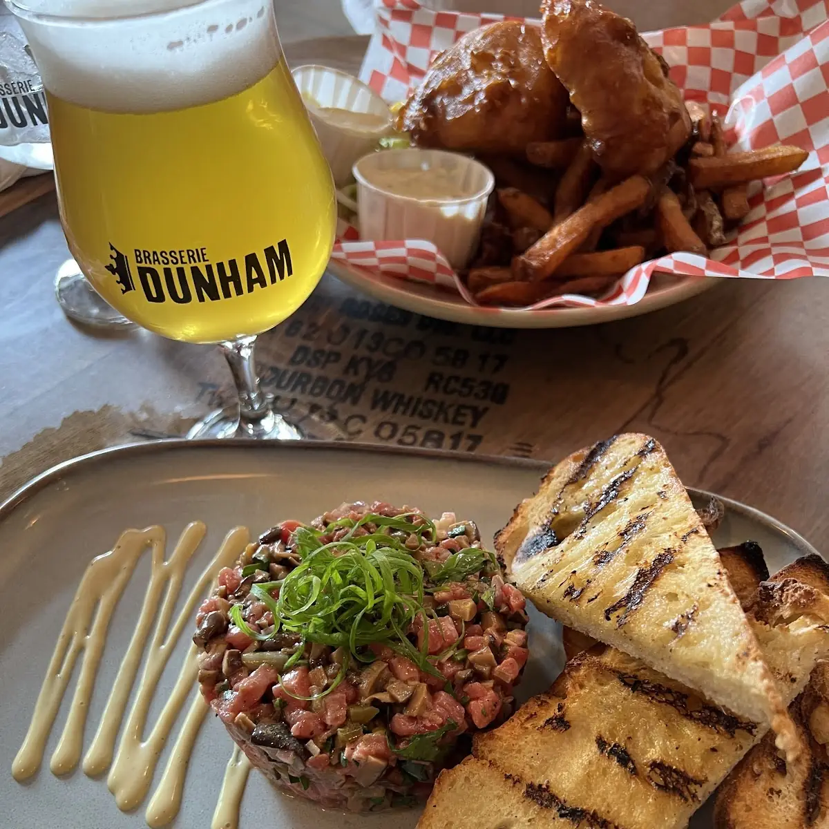 Food & drink, Brasserie Dunham / Pub & Boutique