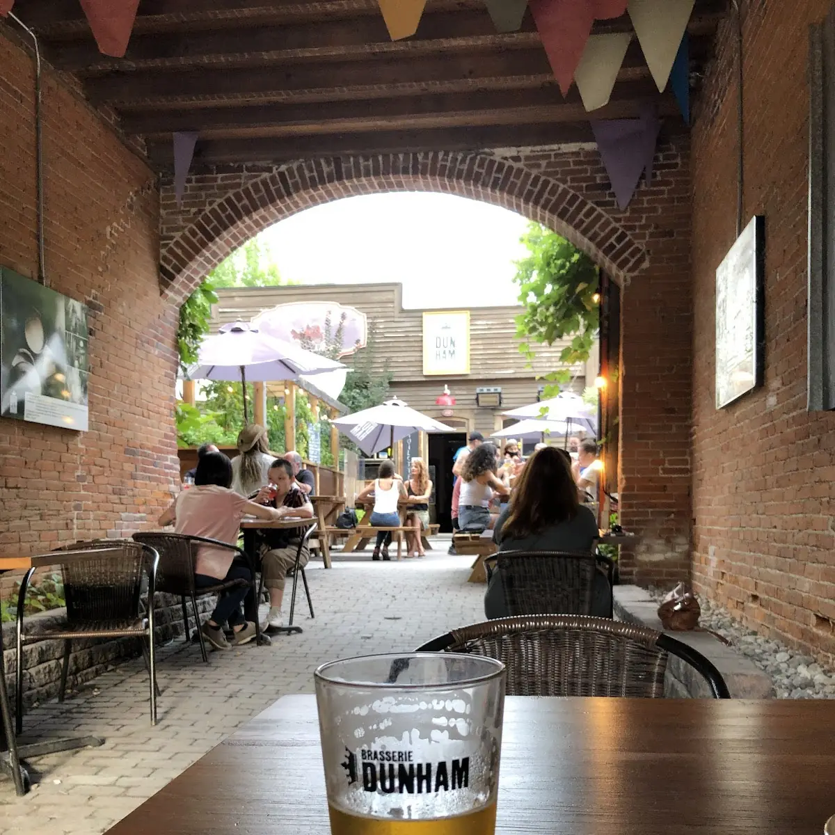 Food & drink, Brasserie Dunham / Pub & Boutique