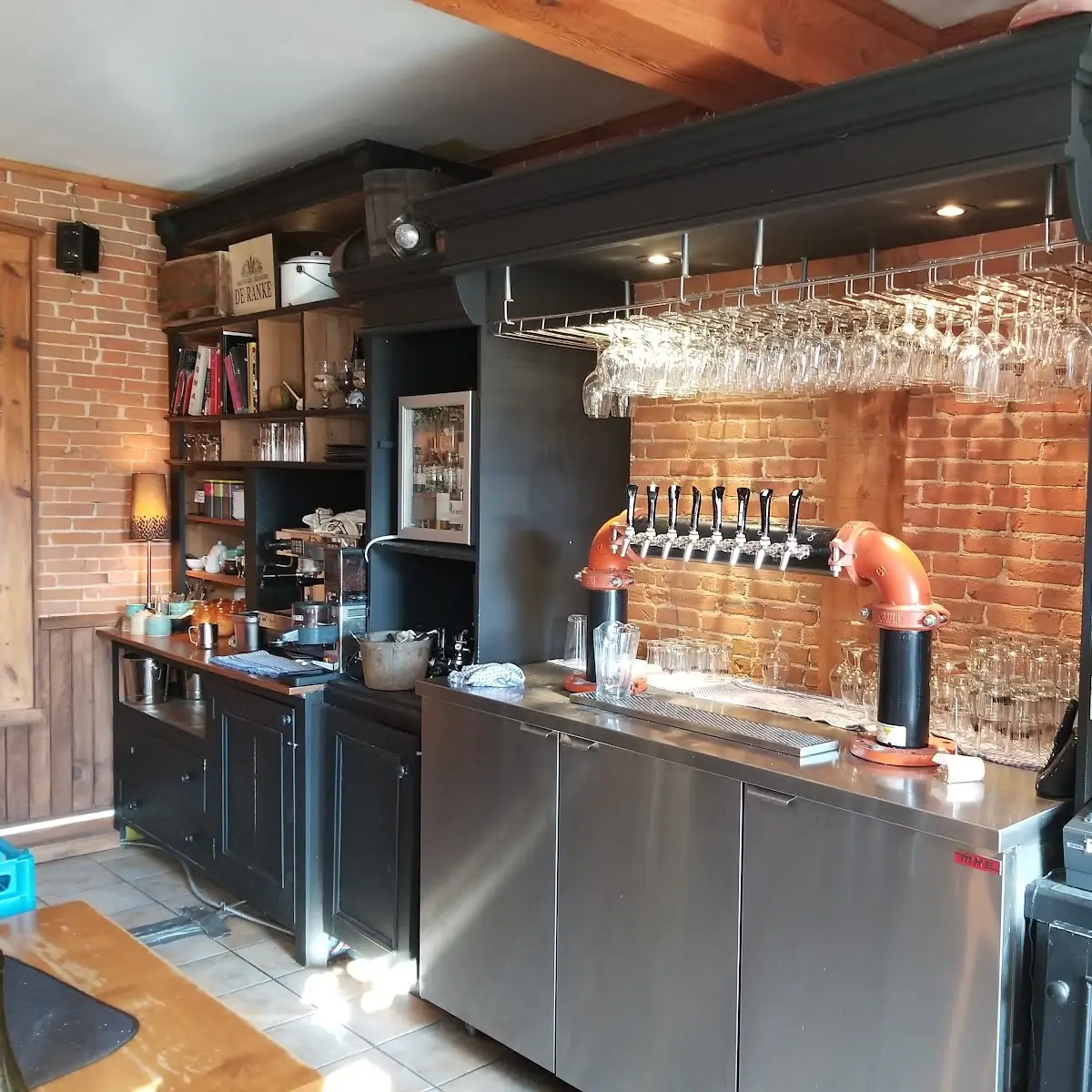 Vibe, Brasserie Dunham / Pub & Boutique