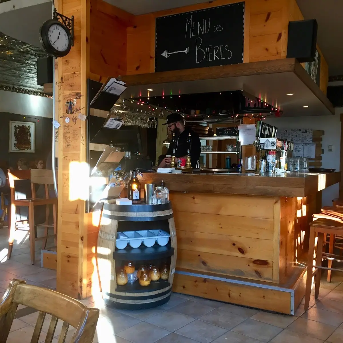 Vibe, Brasserie Dunham / Pub & Boutique