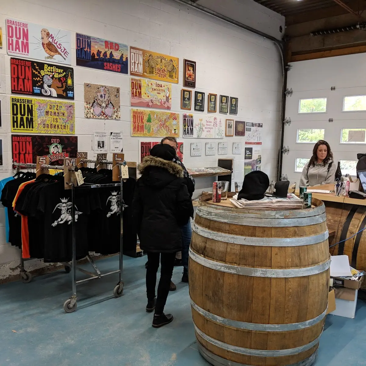 Vibe, Brasserie Dunham / Pub & Boutique