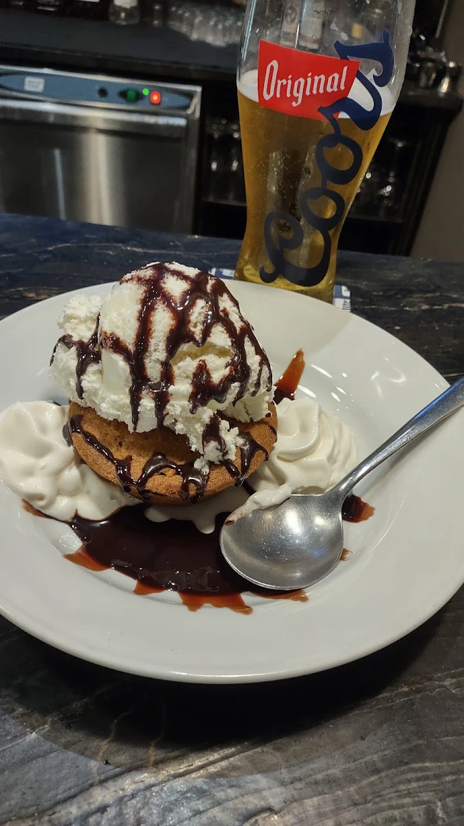 Food & drink, M&M Bar and Grill