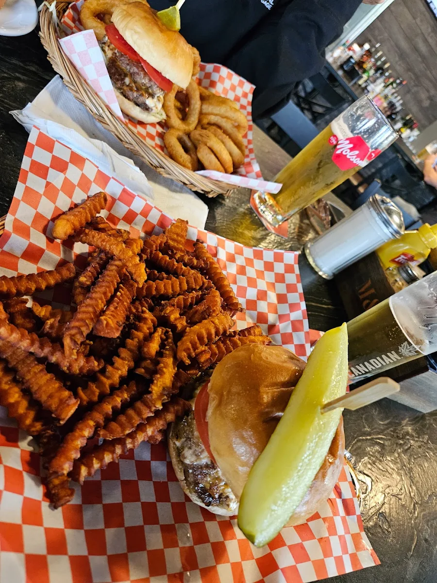 Food & drink, M&M Bar and Grill