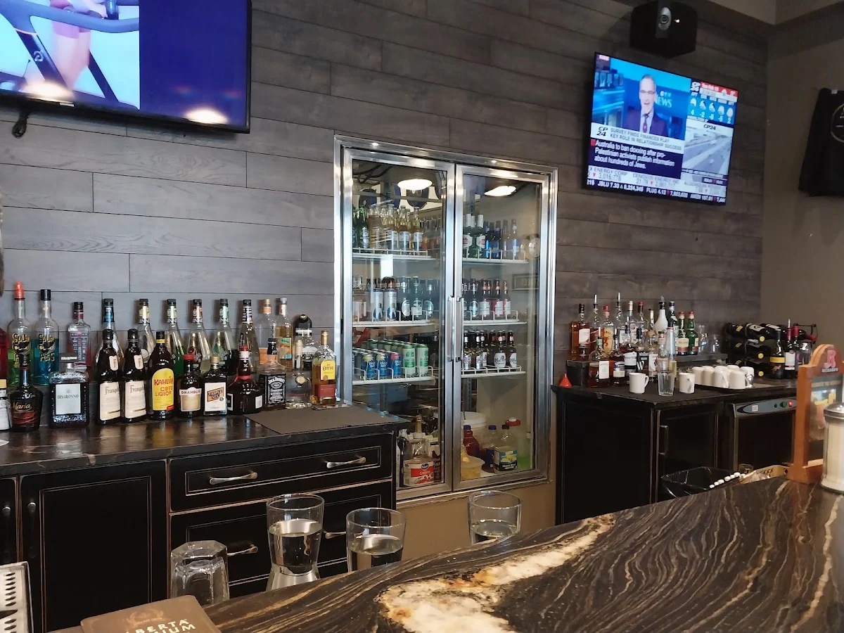 Vibe, M&M Bar and Grill