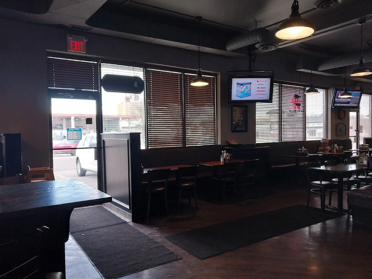 Vibe, M&M Bar and Grill