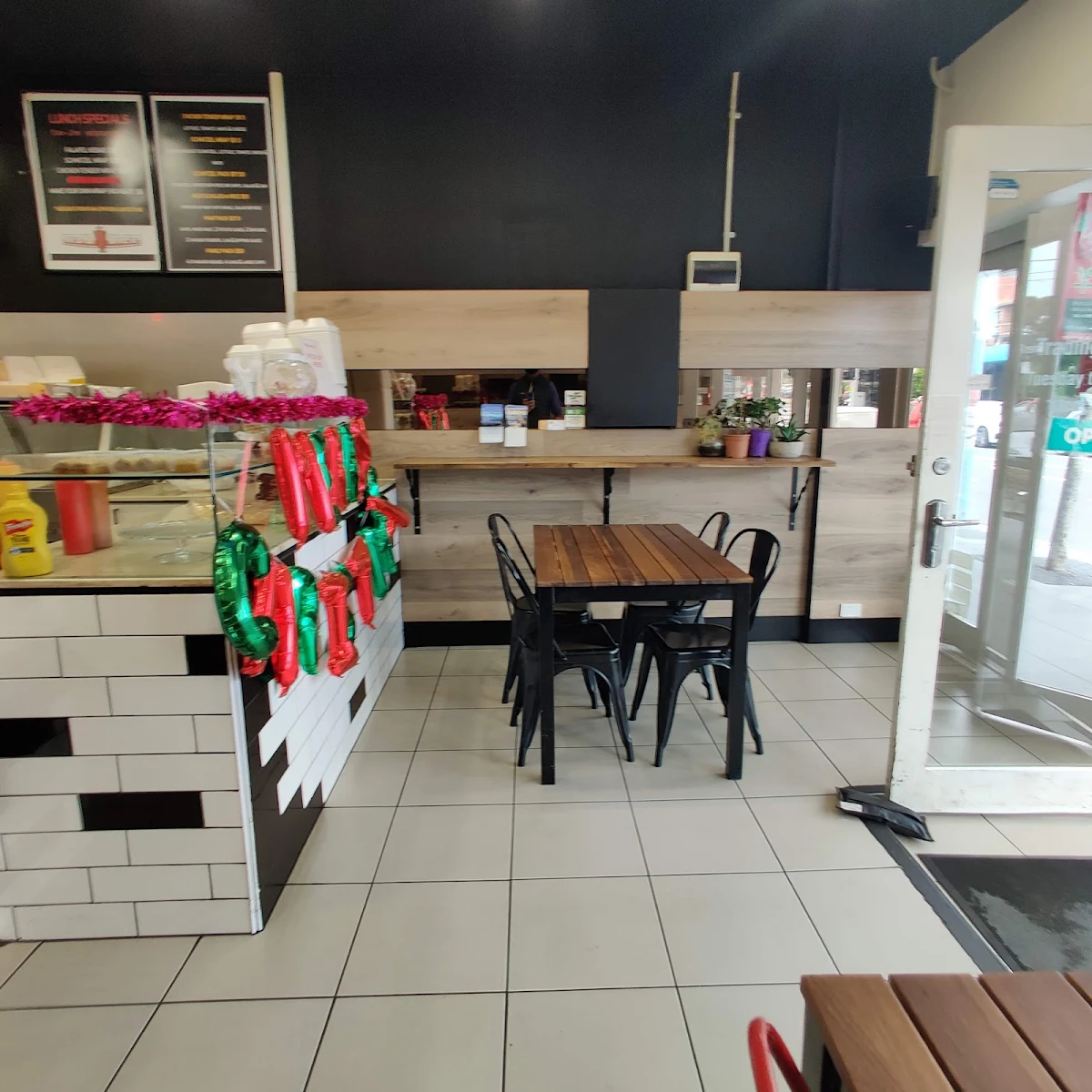 Vibe, Mentone Kebab House