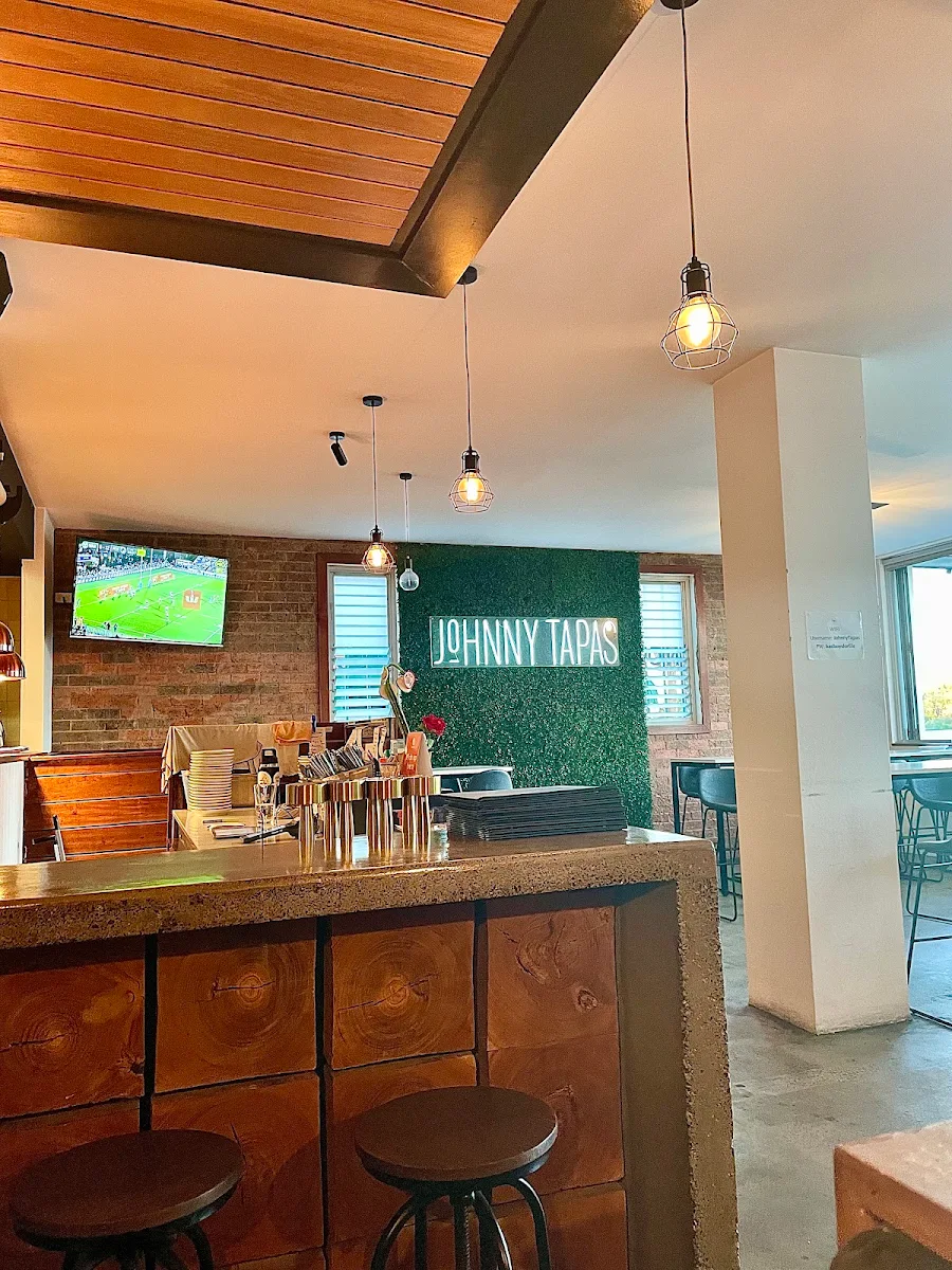 Vibe, Johnny Tapas