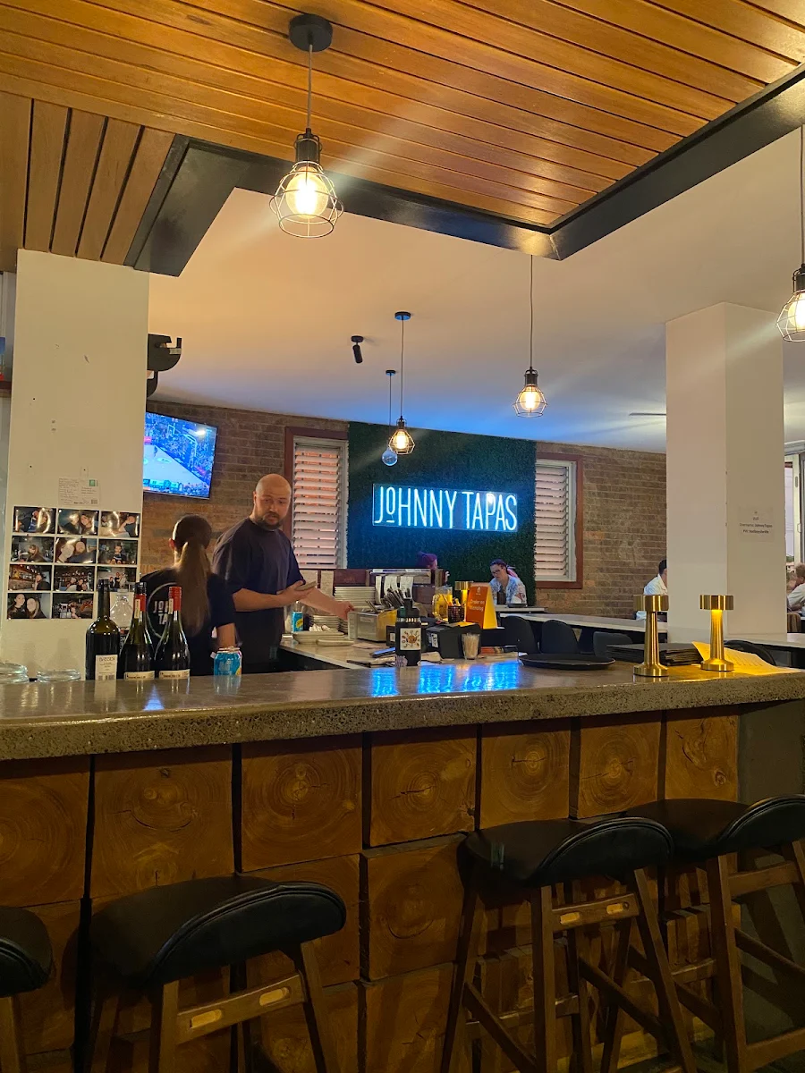 Vibe, Johnny Tapas