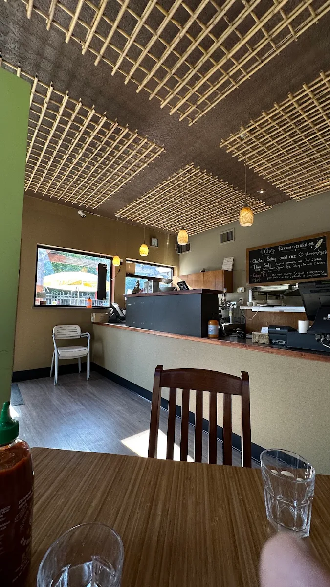 Vibe, Little Thai Place