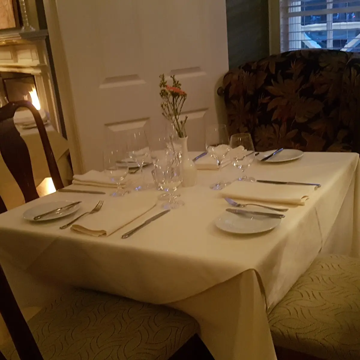 Vibe, HOB NOB Restaurant