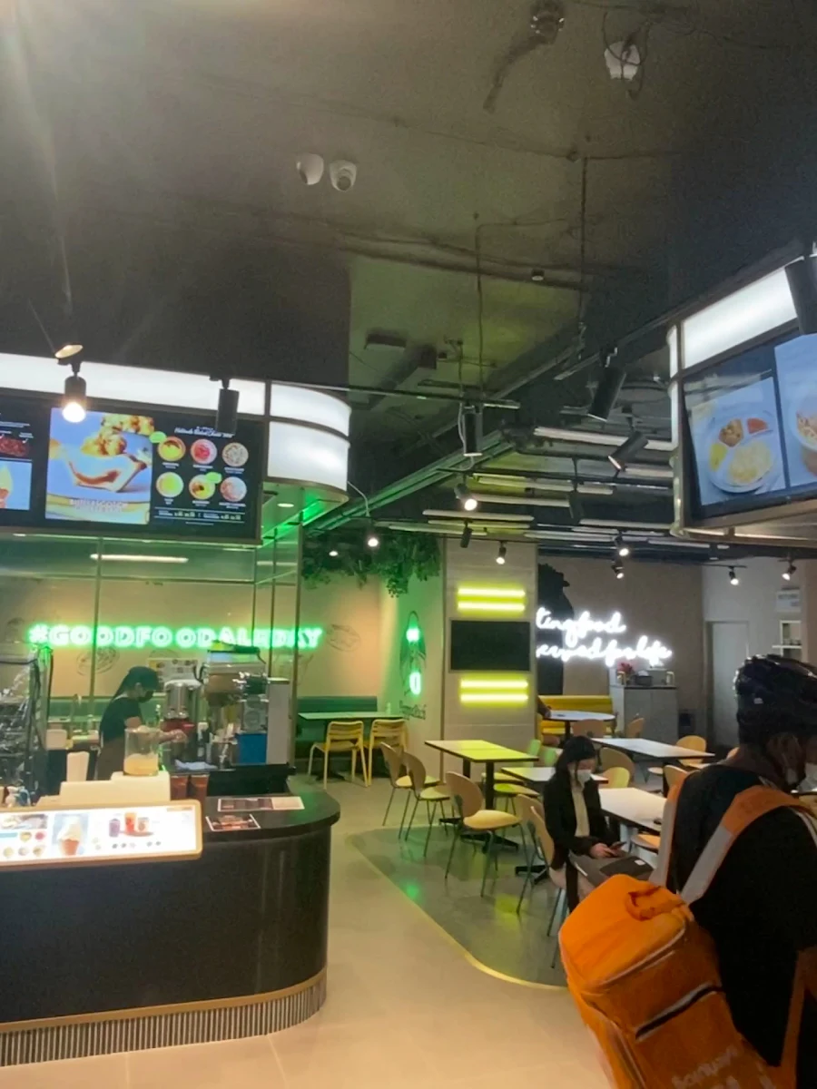 Vibe, NeNe Chicken (Brookfield)