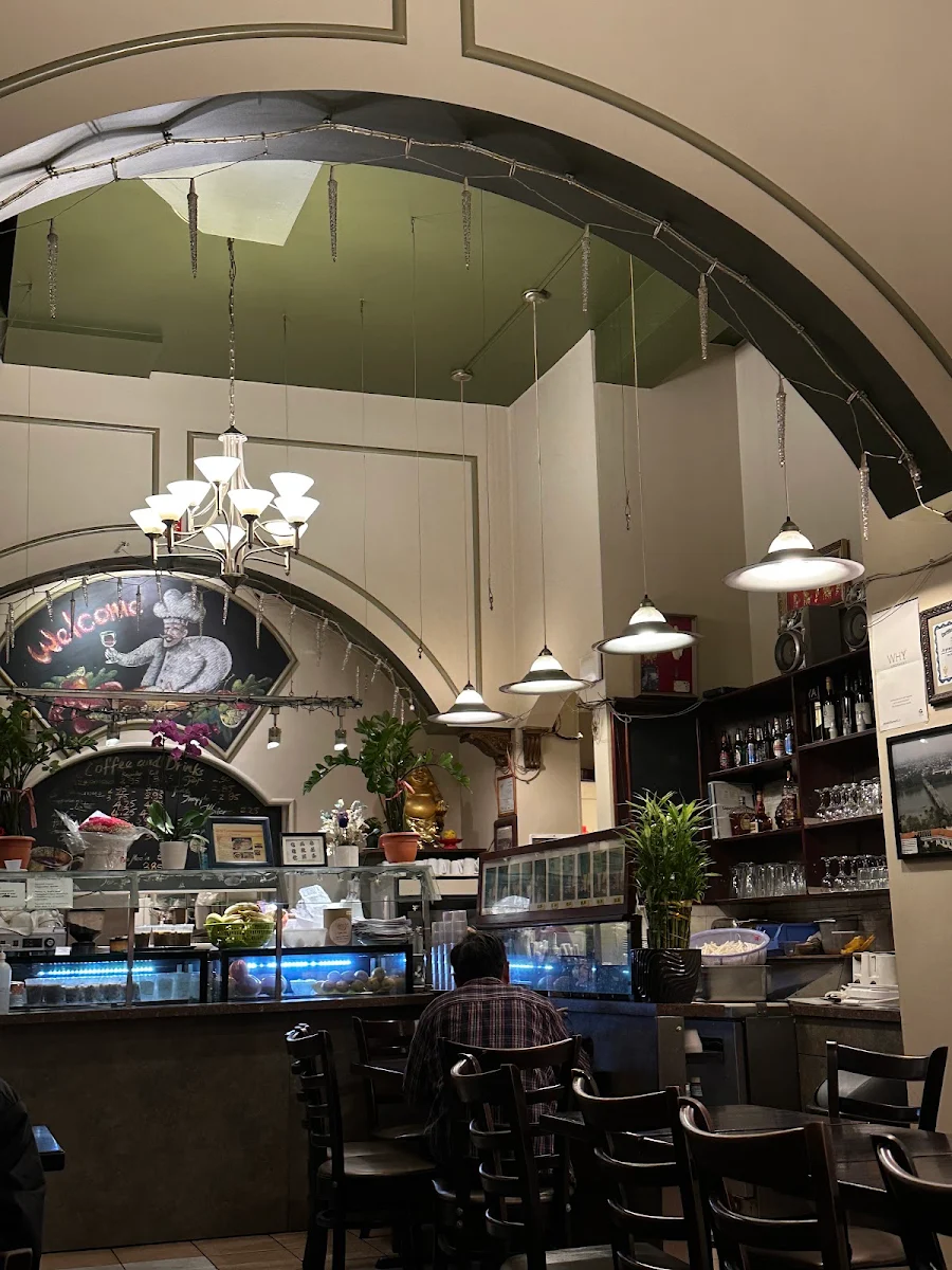 Vibe, Joyeaux Café & Restaurant