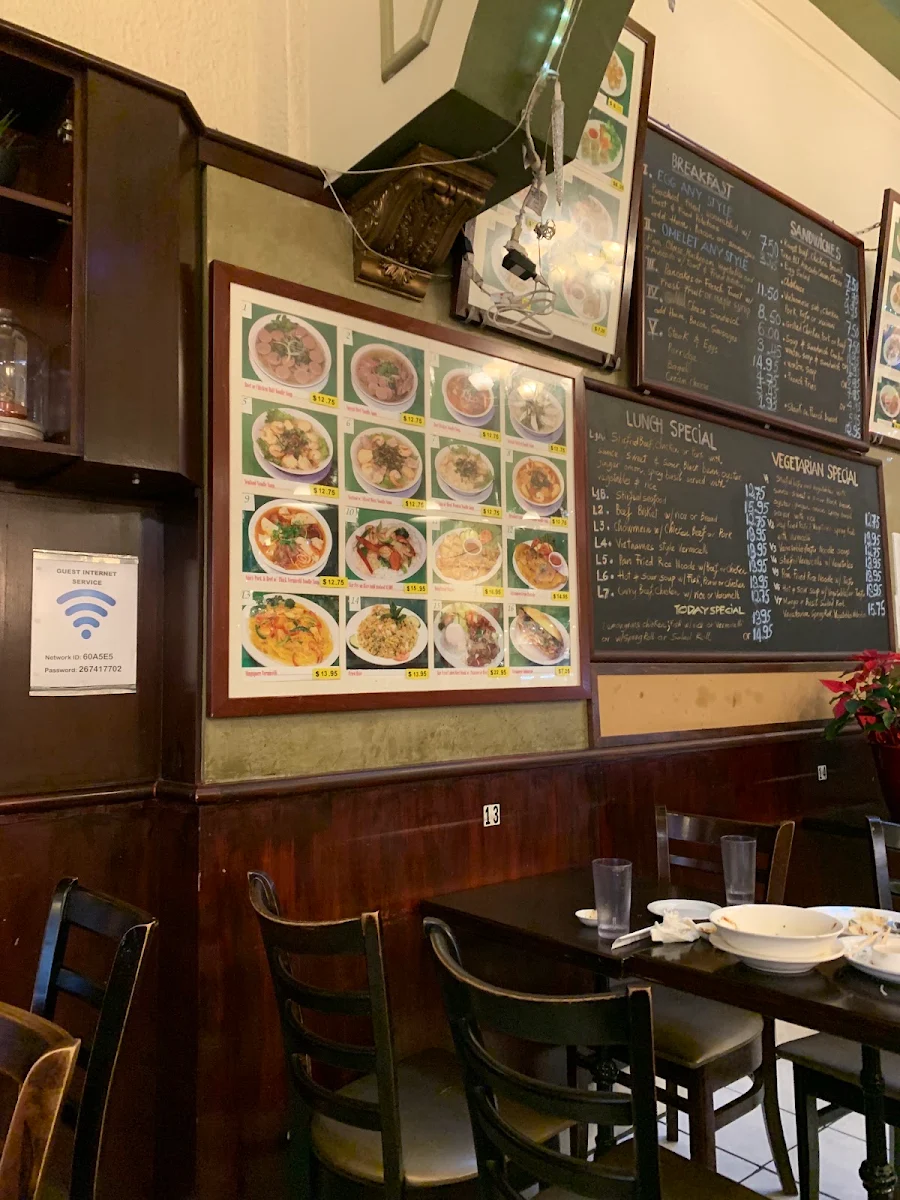 Vibe, Joyeaux Café & Restaurant