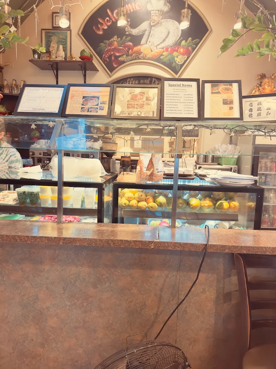 Vibe, Joyeaux Café & Restaurant