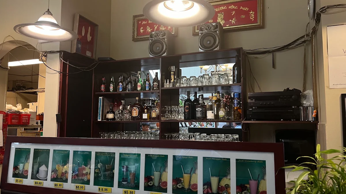 Vibe, Joyeaux Café & Restaurant
