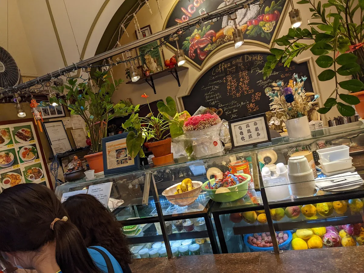 Vibe, Joyeaux Café & Restaurant