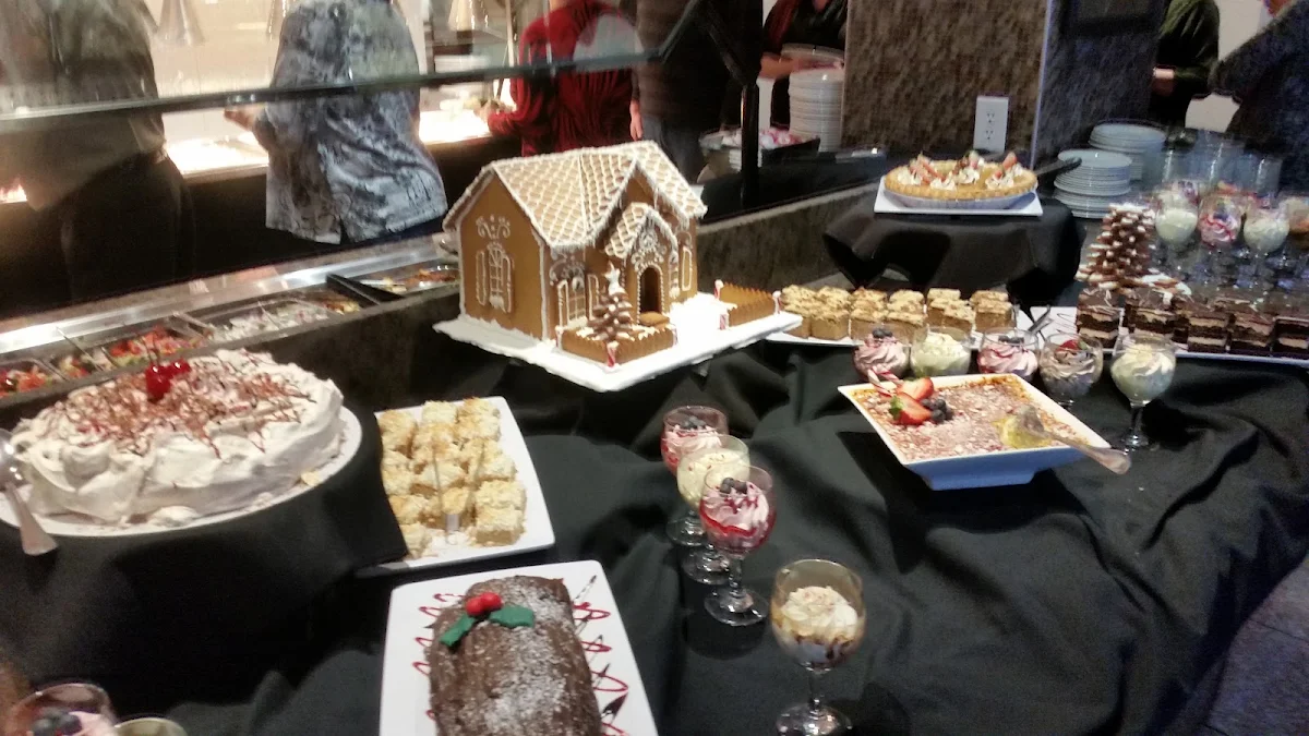Food & drink, Four Seasons Restaurant & Lounge