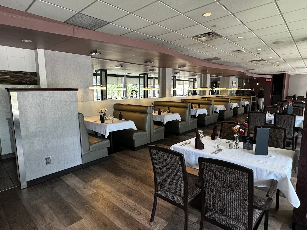 Vibe, Four Seasons Restaurant & Lounge