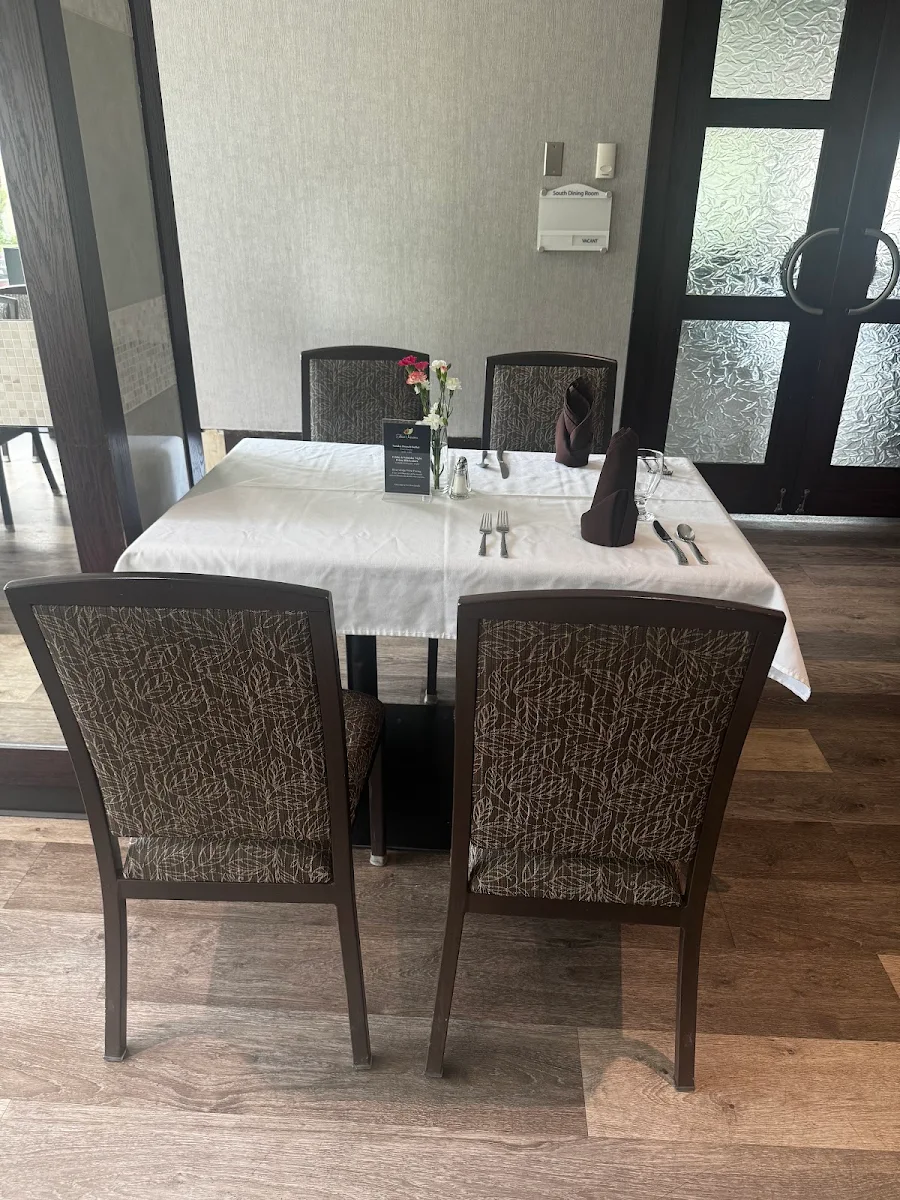 Vibe, Four Seasons Restaurant & Lounge