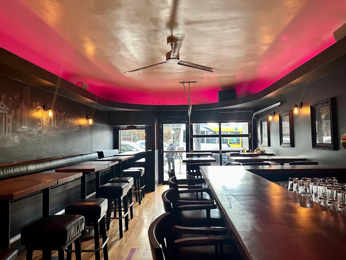 Vibe, Pinky's On Main