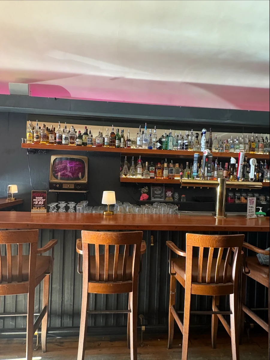 Vibe, Pinky's On Main
