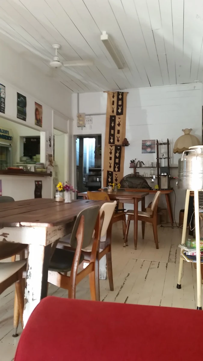 Vibe, Homegrown Cafe