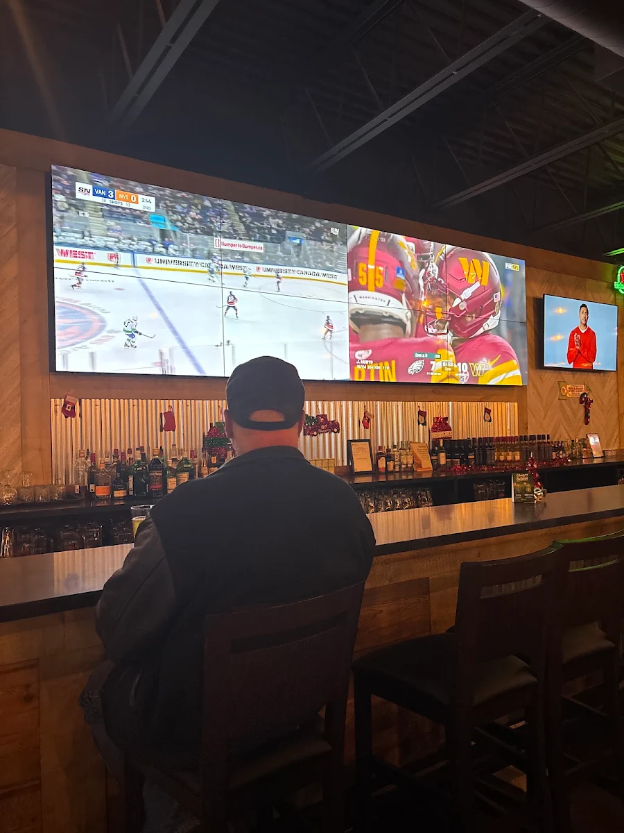 Vibe, Chuck's Roadhouse Bar and Grill