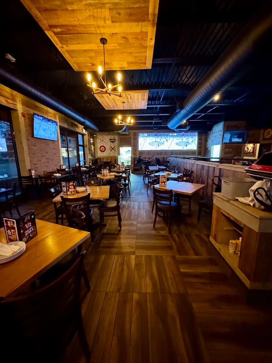 Vibe, Chuck's Roadhouse Bar and Grill