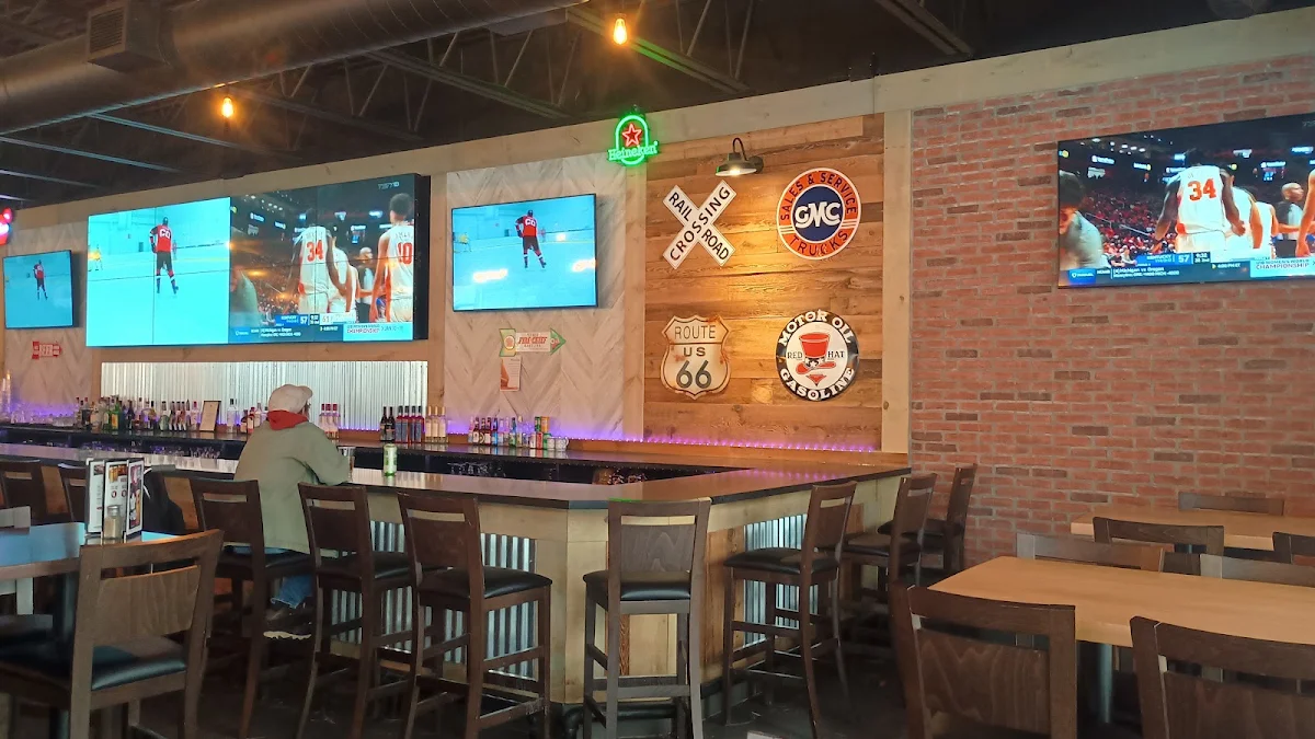 Vibe, Chuck's Roadhouse Bar and Grill
