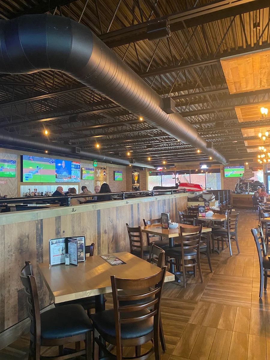 Vibe, Chuck's Roadhouse Bar and Grill