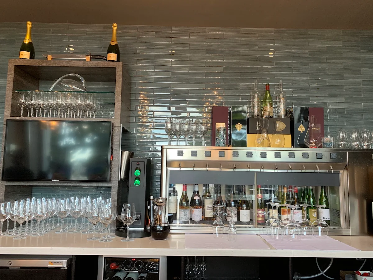 Vibe, The Wine Bar at Provence Marinaside