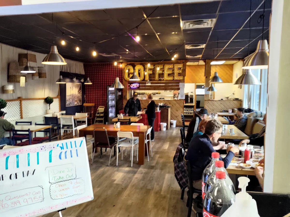 Vibe, Shelly's Cafe