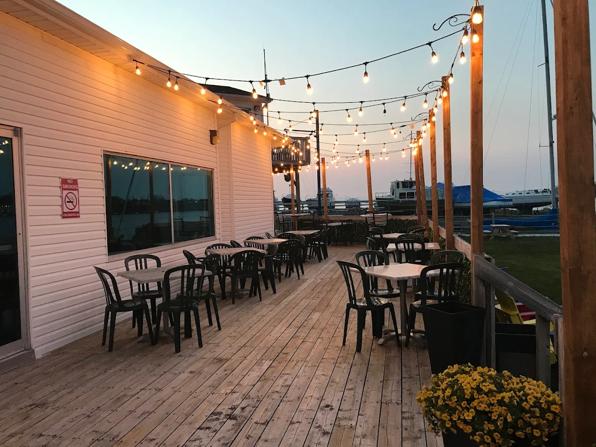 Vibe, The Dory Pub & Restaurant