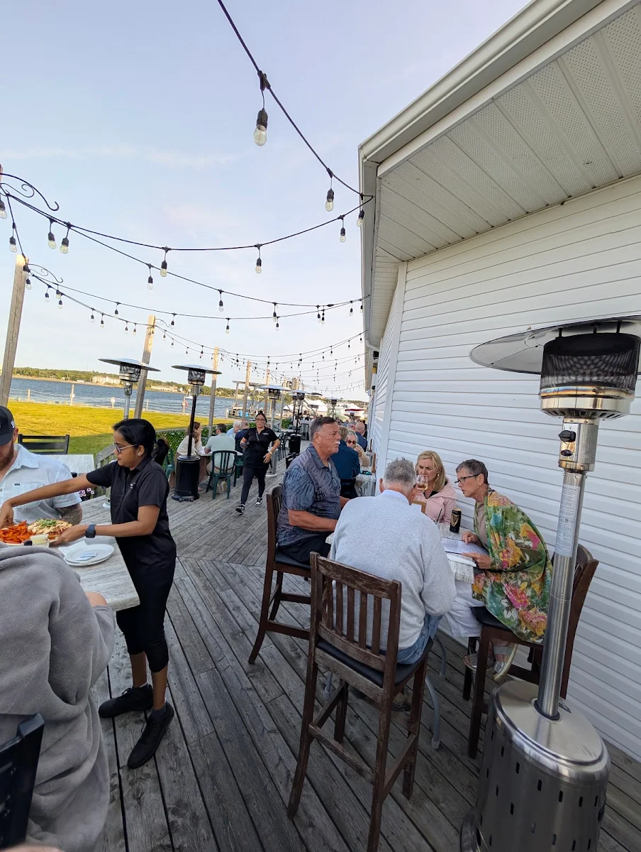 Vibe, The Dory Pub & Restaurant