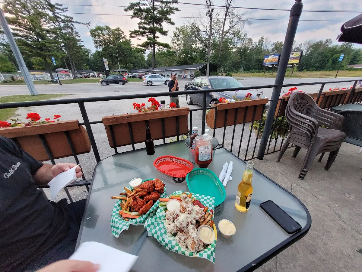 Food & drink, Studs Lonigans Pub