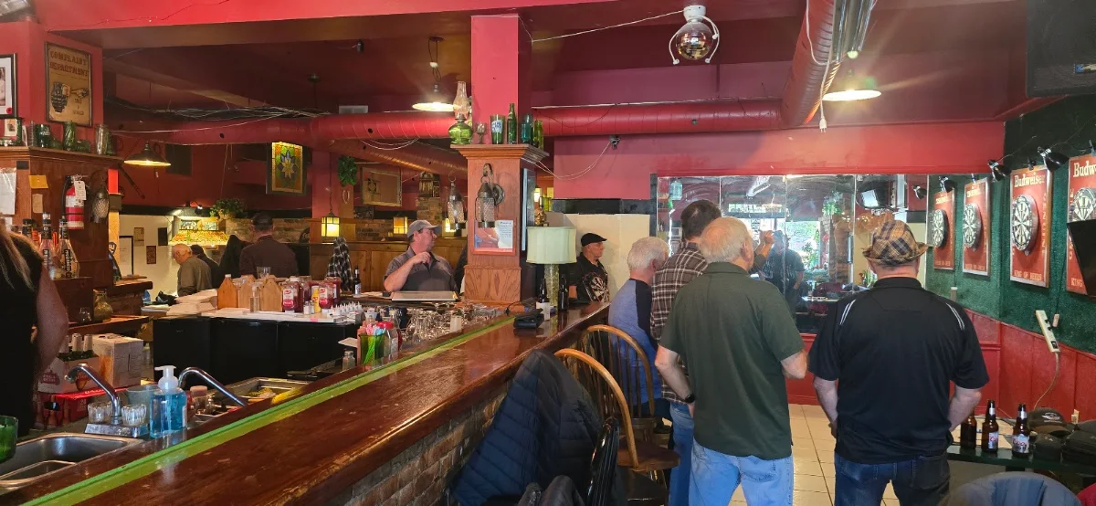 Vibe, Studs Lonigans Pub