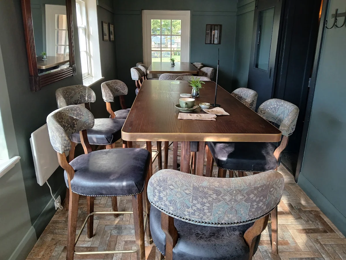 Vibe, Briars Inn