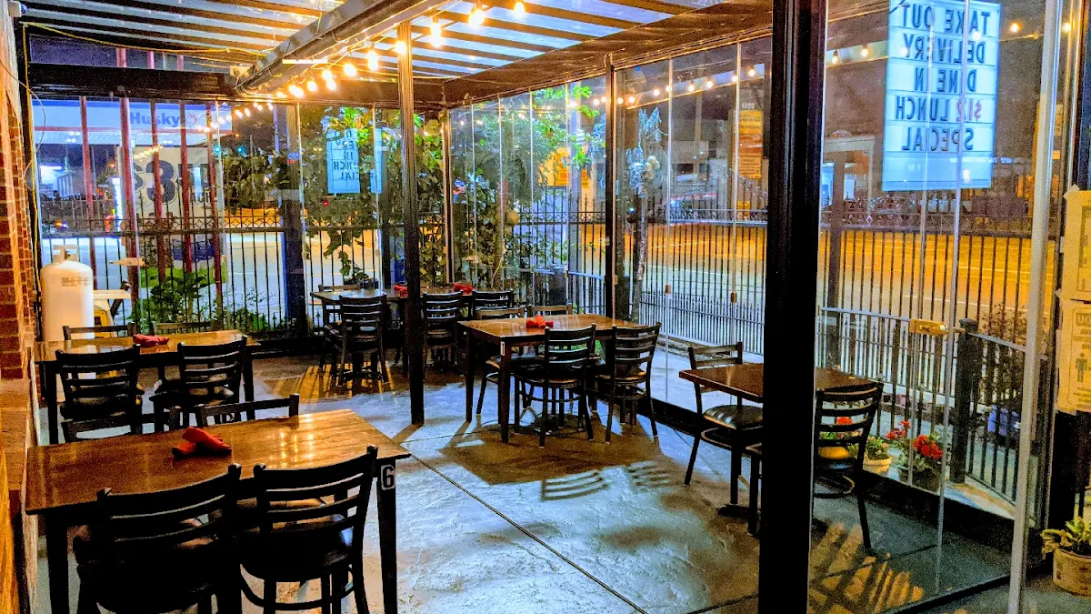 Vibe, Shandhar Hut Indian Cuisine - Downtown
