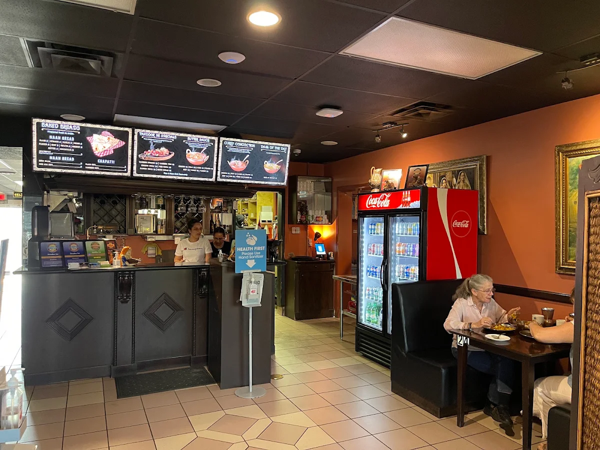 Vibe, Shandhar Hut Indian Cuisine - Downtown