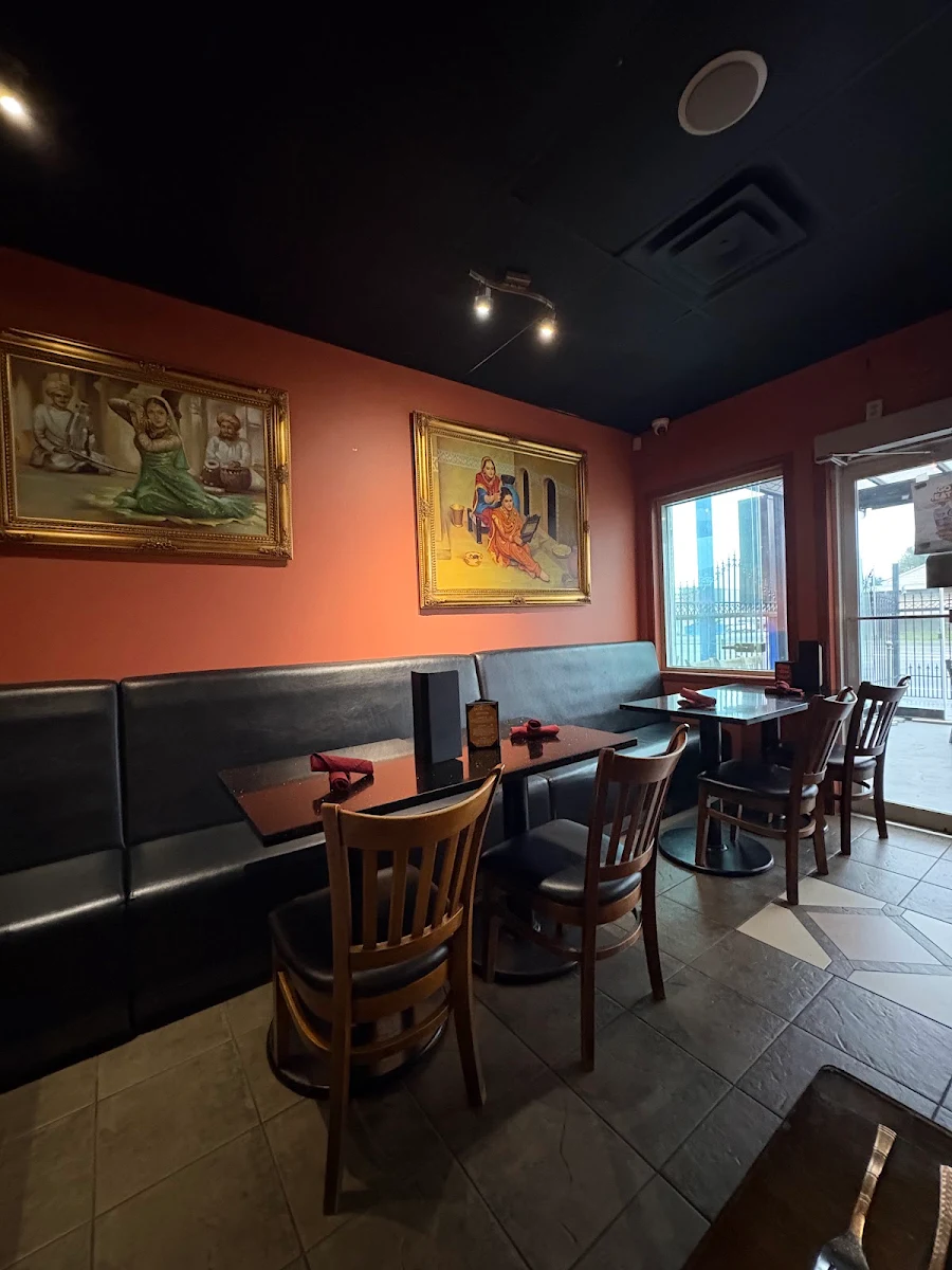 Vibe, Shandhar Hut Indian Cuisine - Downtown