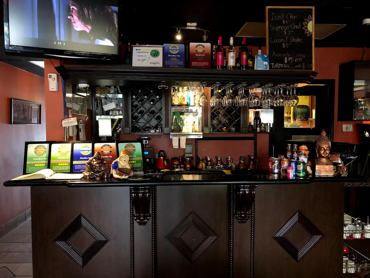Vibe, Shandhar Hut Indian Cuisine - Downtown