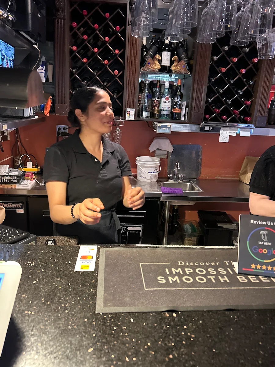 Vibe, Shandhar Hut Indian Cuisine - Downtown