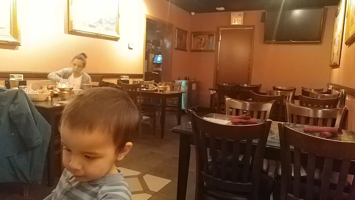 Vibe, Shandhar Hut Indian Cuisine - Downtown