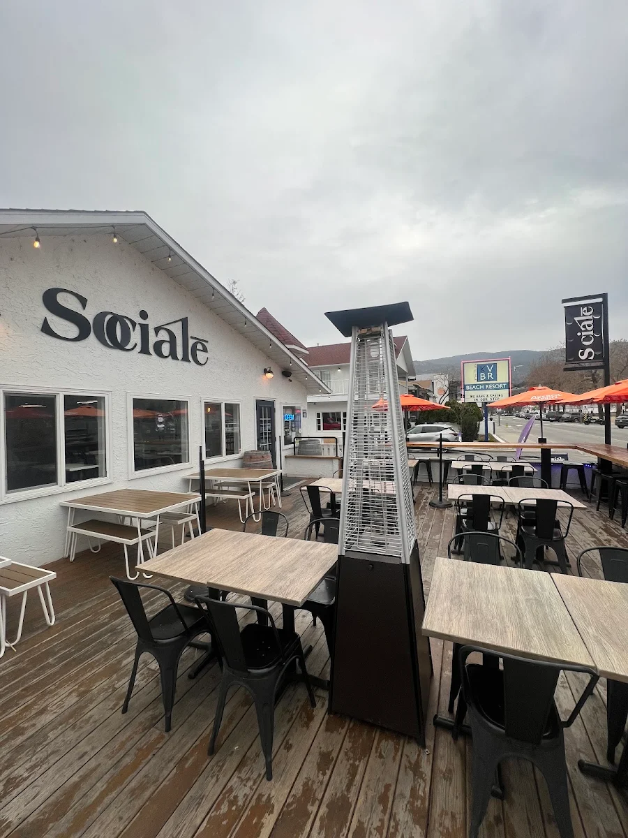 Vibe, Socialē