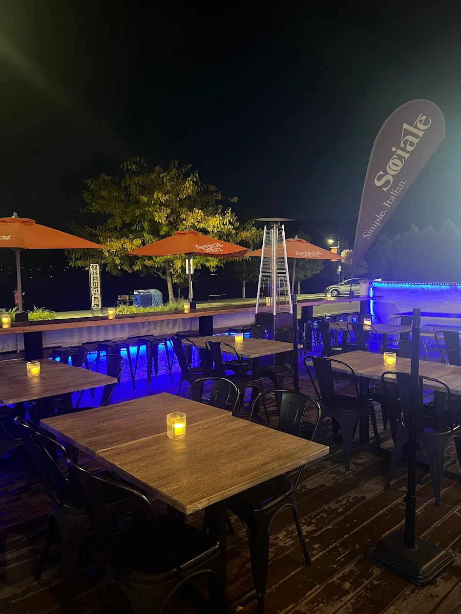 Vibe, Socialē