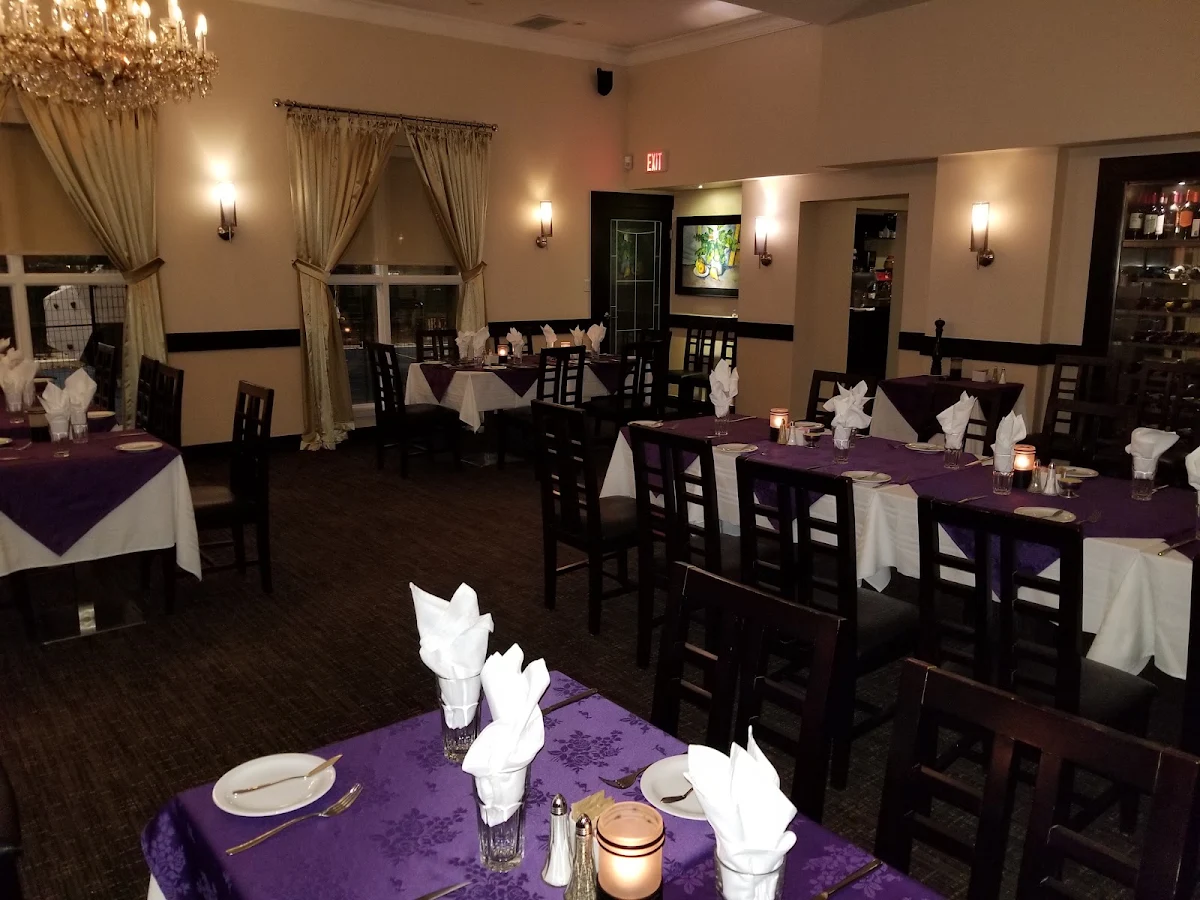Vibe, Bumpkin's Restaurant & Lounge