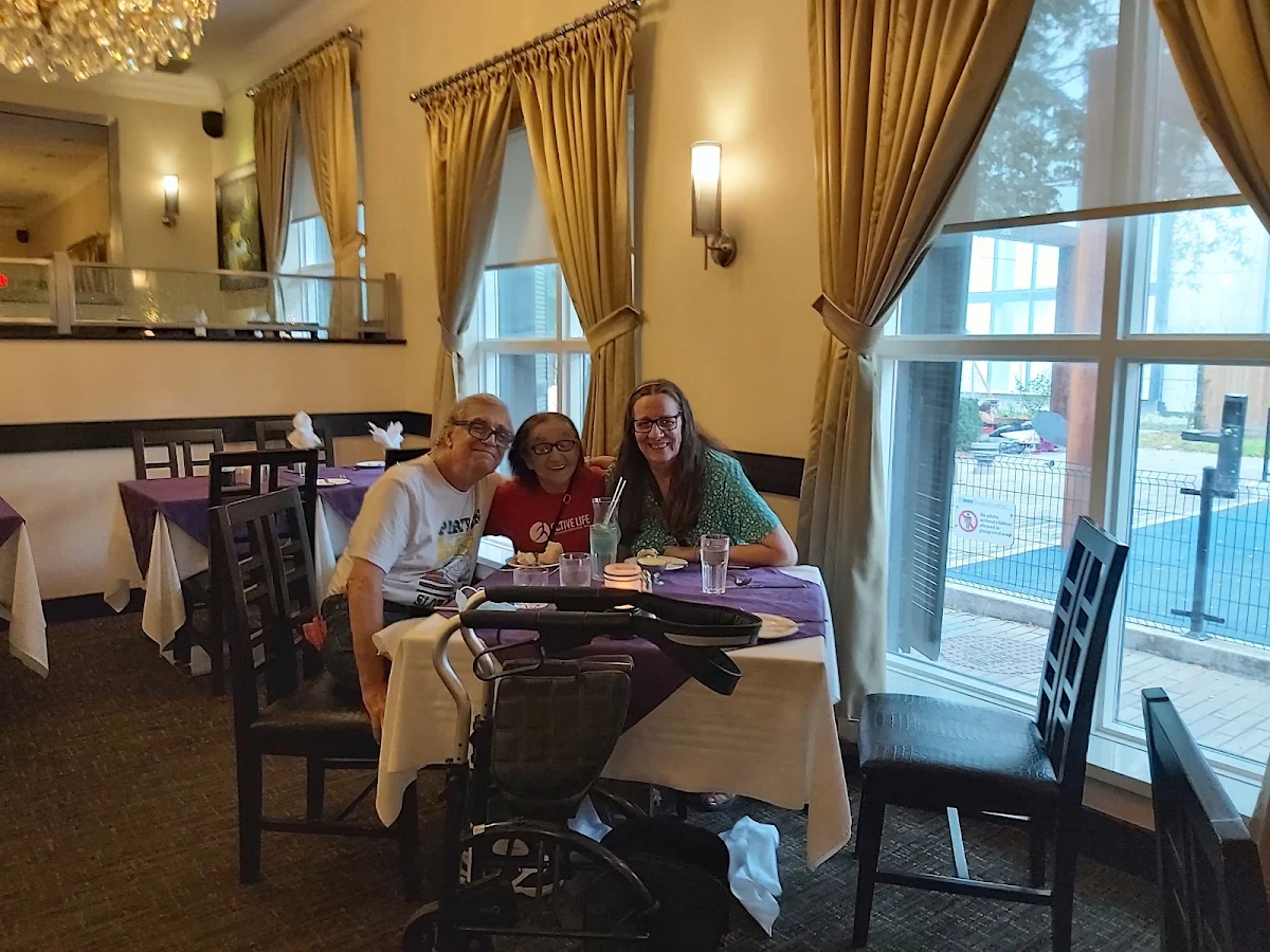 Vibe, Bumpkin's Restaurant & Lounge