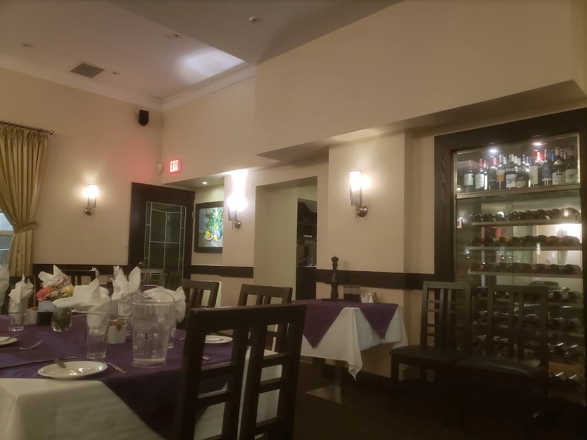 Vibe, Bumpkin's Restaurant & Lounge