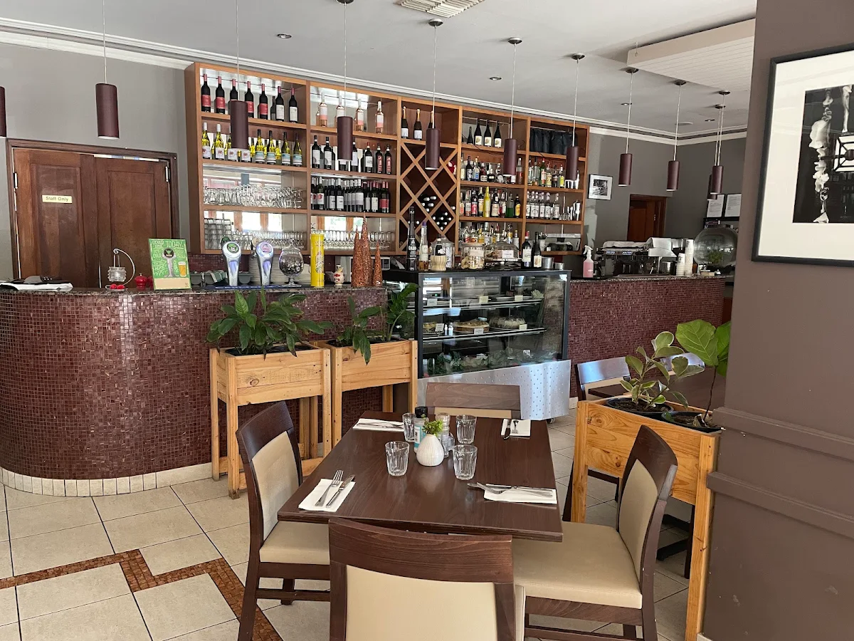Vibe, Tiamo Cafe