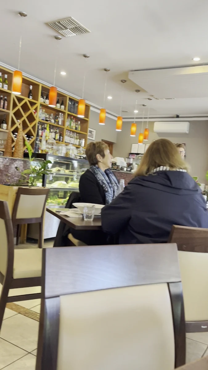 Vibe, Tiamo Cafe
